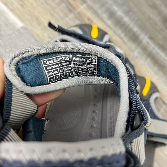 TEVA Velcro Water Sandal Closed Toe Blue Gray Youth Size 4 - Picture 11 of 15